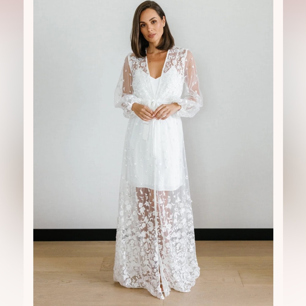 Le Rose Sheer Floral Lace White Bridal Robe with Satin Tie